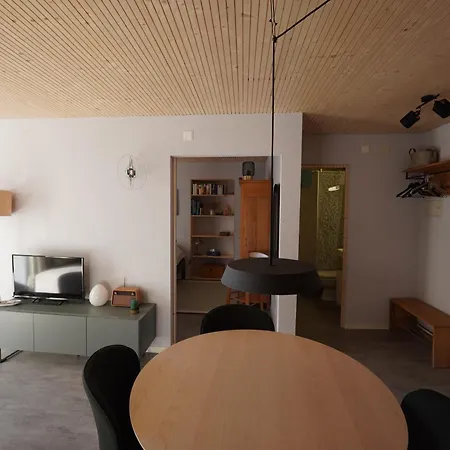 Renovierte Mit Ausblick Fuer 1-2 Personen Daire